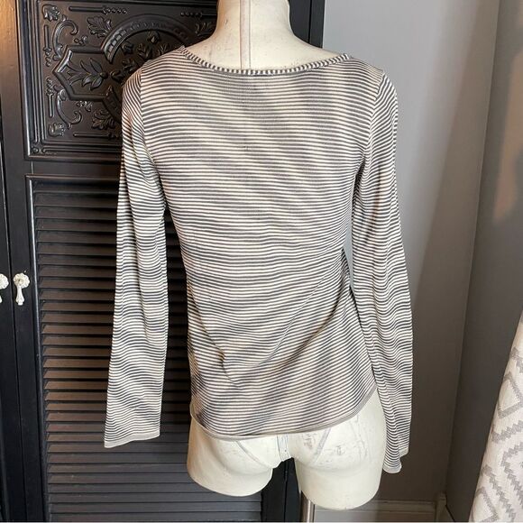 ARMANI COLLEZIONI Irregular Stripe Lightweight Knit Thin Sweater V Neck Top 6 - Picture 4 of 9
